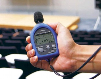 Mối nguy hại thầm lặng từ tiếng ồn sản xuất và vai trò cốt lõi của giám sát đo lường